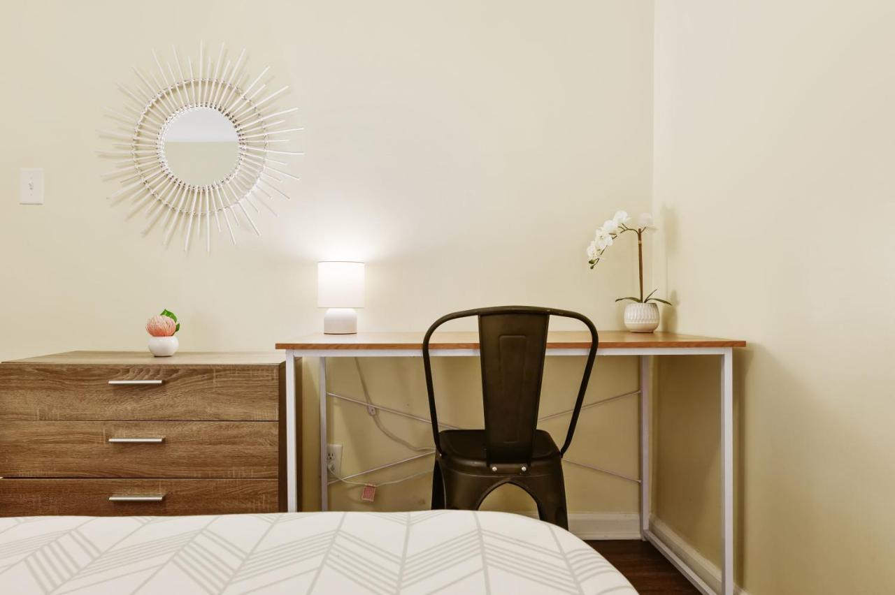 Dapper Digs - King Bed - Long Term Stays - Duke Дарем Екстер'єр фото